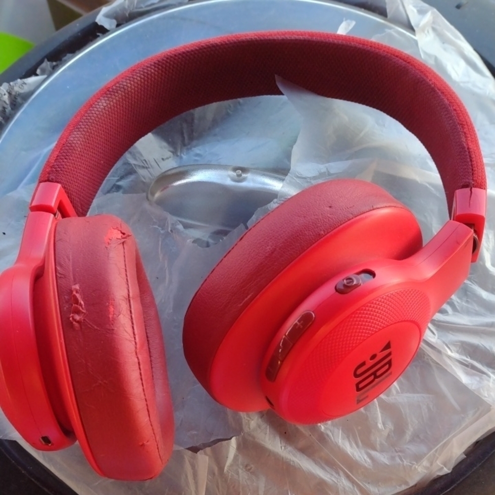 JBL Red Wireless Headphones